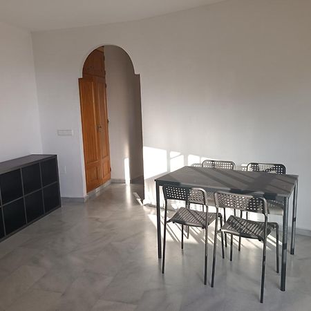 Lovely Penthouse In Front Of The Beach With Free Parking Malaga Exterior photo