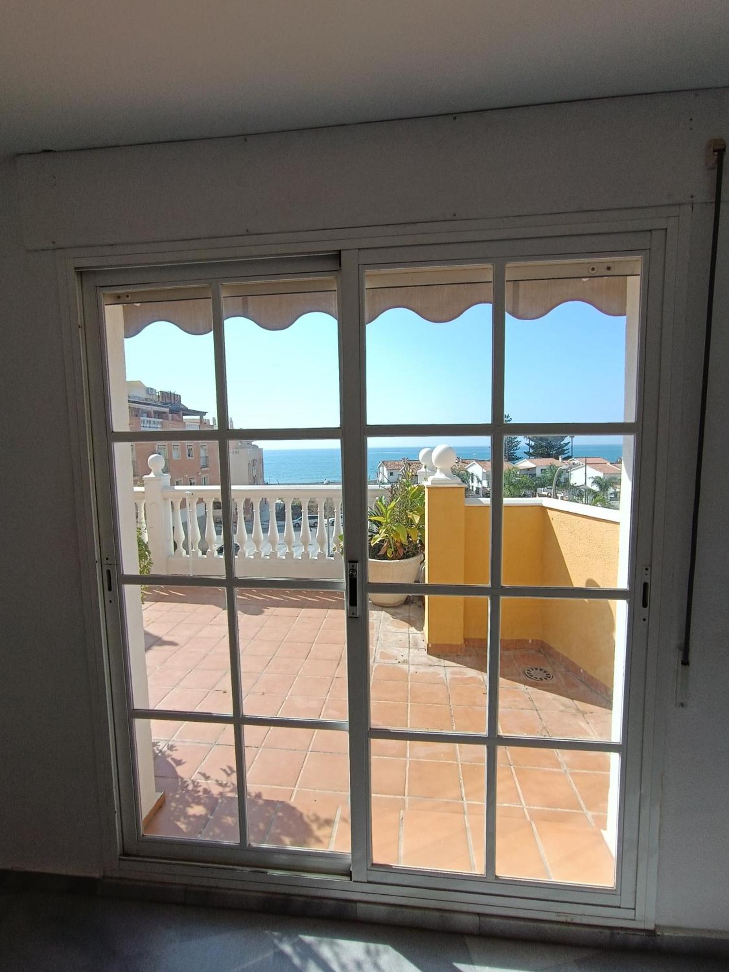 Lovely Penthouse In Front Of The Beach With Free Parking Malaga Exterior photo