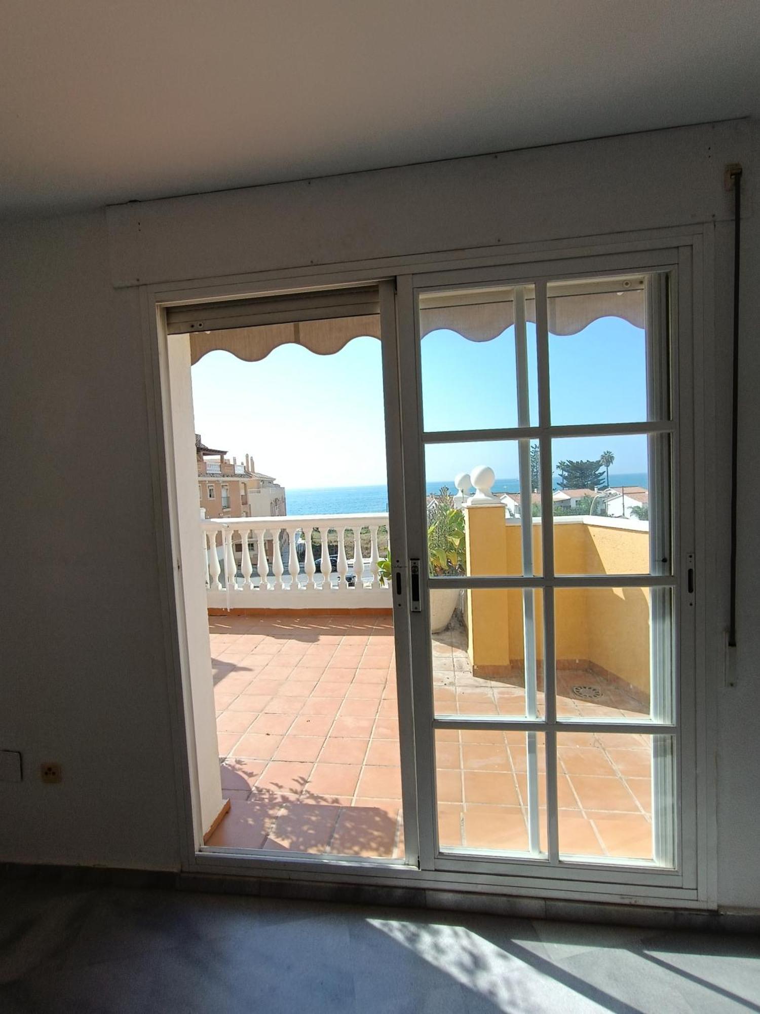 Lovely Penthouse In Front Of The Beach With Free Parking Malaga Exterior photo